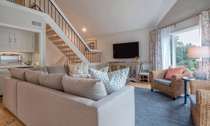 Spinnaker Beachhouses House | Updated, 3BR End Unit Spinnaker w/Beach Boardwalk Access Across Street! Amenity Cards!