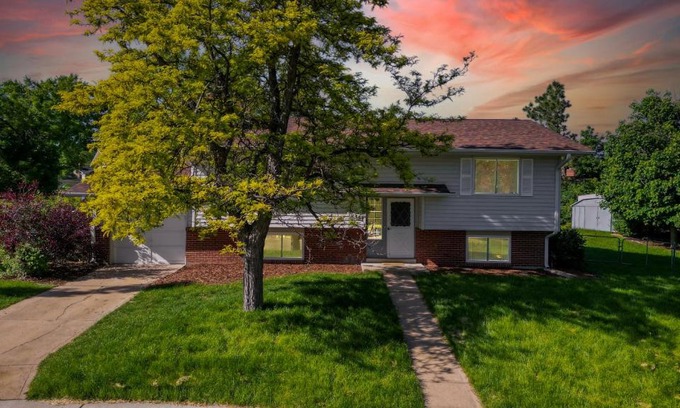 Castlewood House | Updated 4 Bedroom Centennial Home with Air Hockey