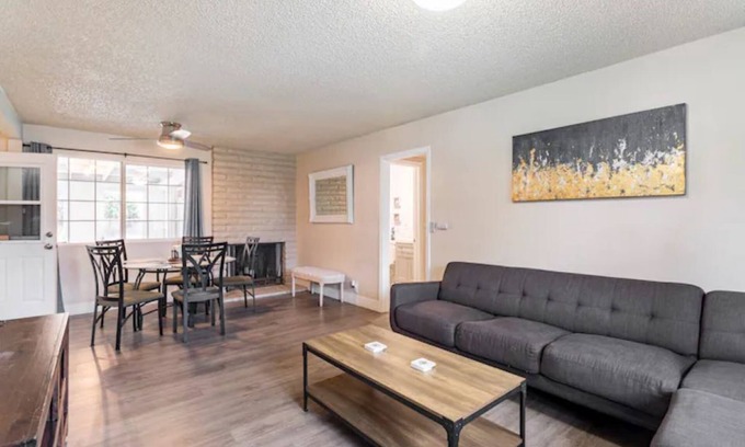 Mount Wilson House | Updated 4 Bedroom Home with Pool and Den