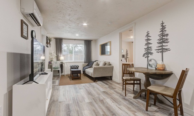 Starcrest Apartment | Updated and bright guest suite.