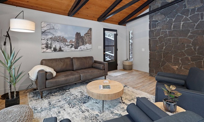 Sunriver House | Updated and Classy! Pickleball, SHARC, Fireplace, Backs to Sunriver Forest