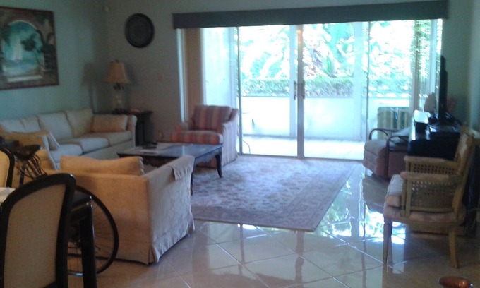 High Point Condo | Updated and modern 2 bd/2 ba villa in warm SE Florida near the Ocean