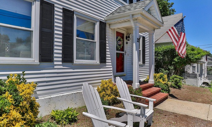 Plymouth House | Updated Antique in Historic Downtown Plymouth