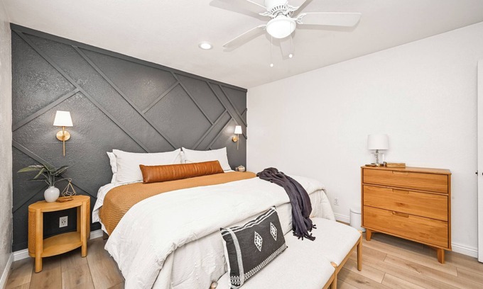 East Side Costa Mesa Apartment | Updated Apartment for 2 in Eastside Costa Mesa