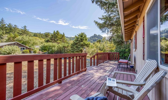Rockaway Beach House | Updated Cabin Near Rockaway Has Outdoor Dining, Fire-Pit, 3 Blocks from Beach!