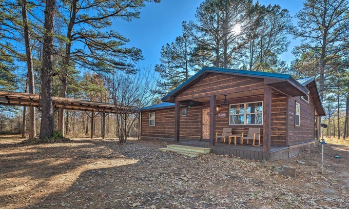Big Cedar Cabin | Updated Cabin w/Fire Pit: 2 Mi to UTV & Hike