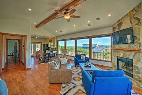 Medicine Park House | Updated Cabin with 360-Degree Mtn View 1 Mi to Lake