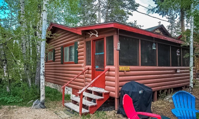 Grand Lake Cabin | Updated cabin with a screened patio, washer/dryer, & fireplace