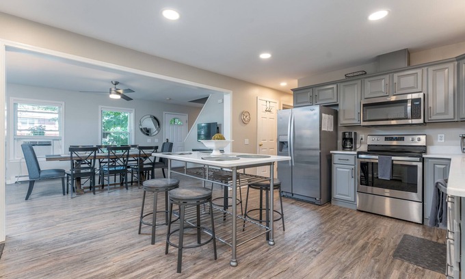 Saratoga Springs House | Updated Colonial Close To Town - Available All Year ~ Excellent Hot Tub!