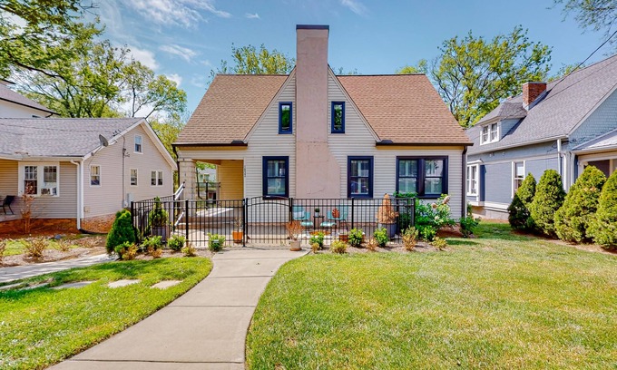 Greenwood House | Updated cottage with deck, patio, firepit, washer/dryer, & central AC