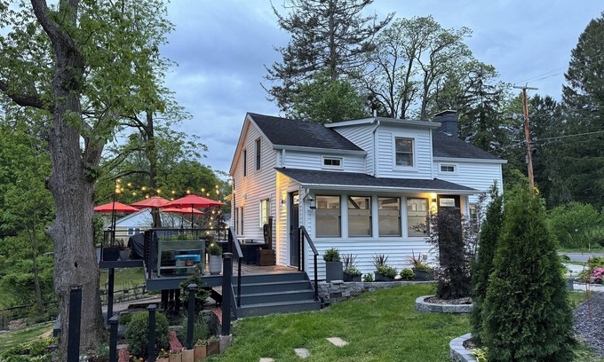 Tillson House | Updated Country Home in New Paltz. New 600+ sq ft deck!