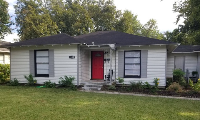 Original Town House | Updated Craftsmen House with 3 large bedrooms and 3 full baths