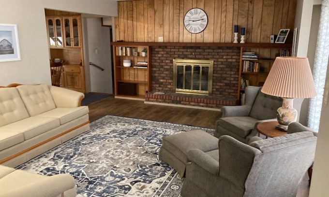 El Dorado House | Updated family home in quiet neighborhood.
