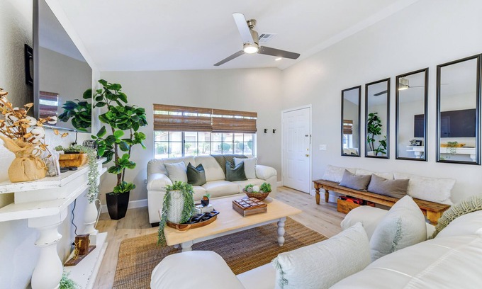 Villages Of Park Village House | Updated Gilbert Home w/Covered Patio