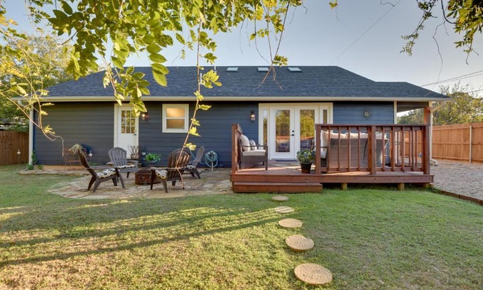 Granbury House | Updated Granbury Home in Historic District!