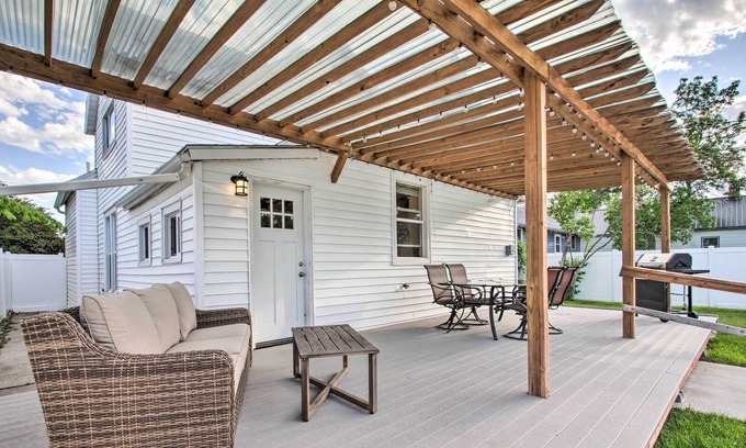Great Falls House | Updated Great Falls Home w/ Fire Pit, Deck & Yard!