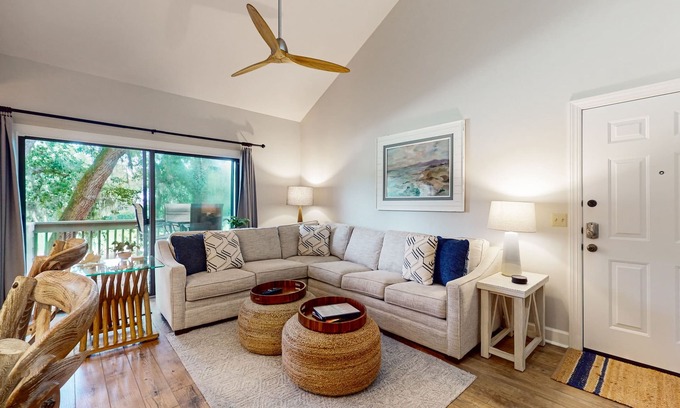 Sea Pines Condo | Updated Harbour Town Hideaway with Pool & Balcony | Walk to Shops & Golf