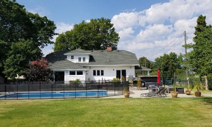 Okanagan-Similkameen House | Updated Heritage House close to Naramata Bench