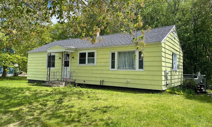 Scarborough Cottage | Updated Historical beach cottage in Scarborough near beaches, old orchard & more