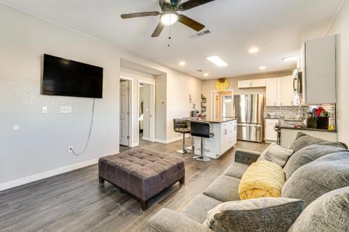 Texarkana House | Updated Home 2 Mi to Downtown Texarkana!