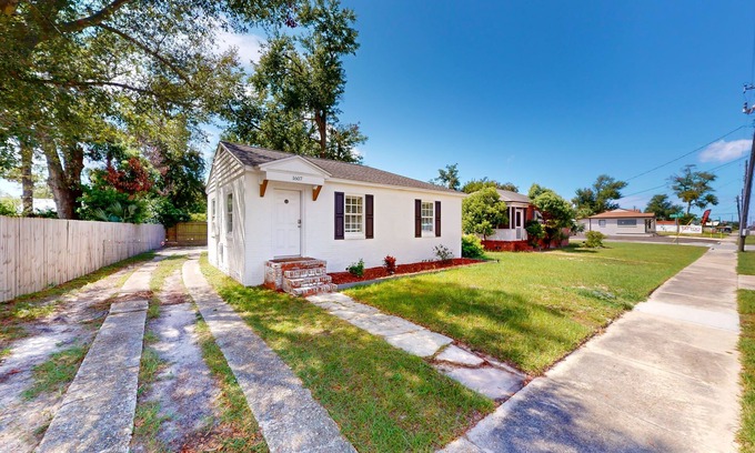 Panama City House | Updated home 3 blocks from the beach with private yard, AC, & W/D