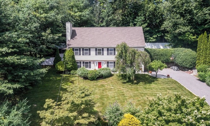 Brookfield House | Updated Home In Lake Community With Hot Tub