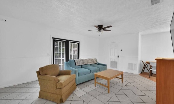 Hyde Park House | ~Updated Home Sleeps 8 Near NAS Jax~