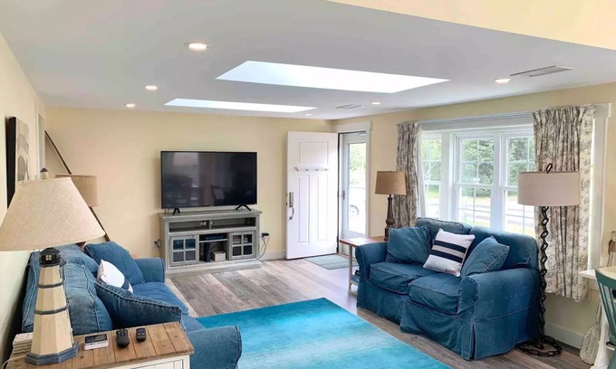 West Dennis House | Updated House - 5 min. walk to beach w/fire pit