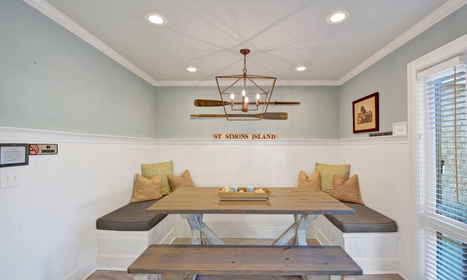 Saint Simons Island Condo | Updated island getaway - 5 minutes to the beach!