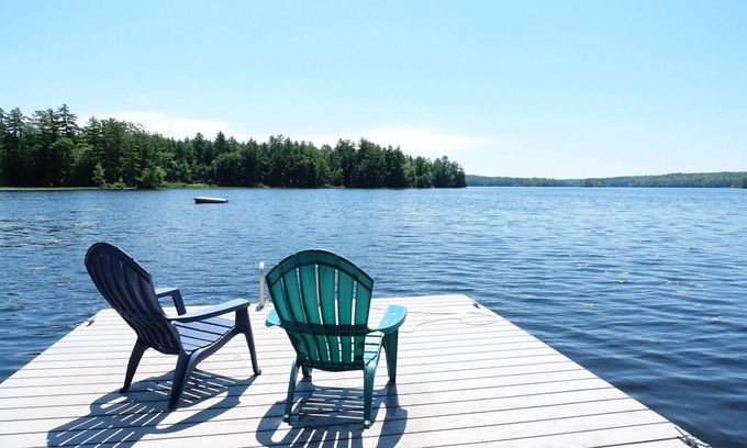 Nobleboro Cottage | Updated lake cottage right on Damariscotta Lake.