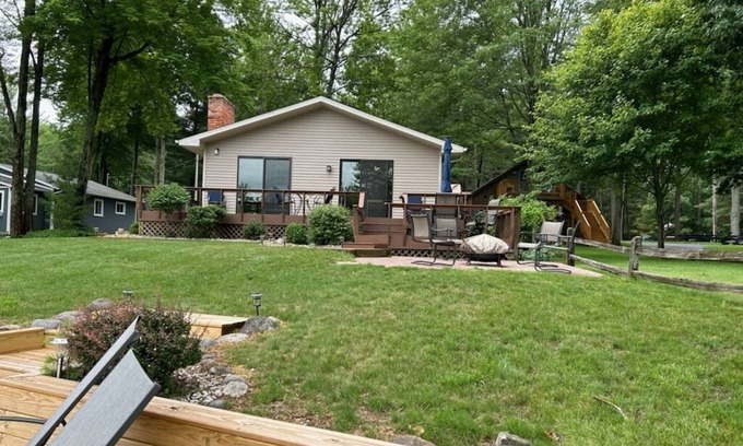 Gladwin House | Updated lakefront house - Gladwin