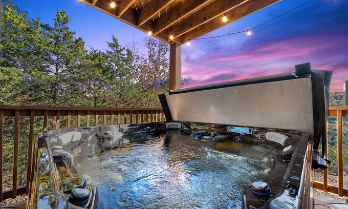 Indian Point Cabin | Updated Lodge Mtn Views, Sldie, HotTub