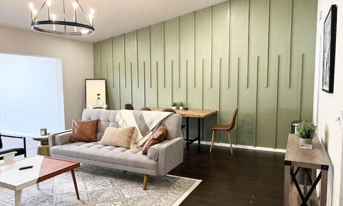 Temple Terrace House | Updated Mid Century Villa! Close to Busch Gardensn