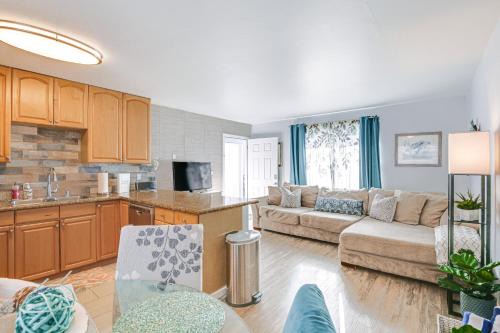 South Mission Beach Apartment | Updated Mission Beach Condo Walk to Belmont Park!
