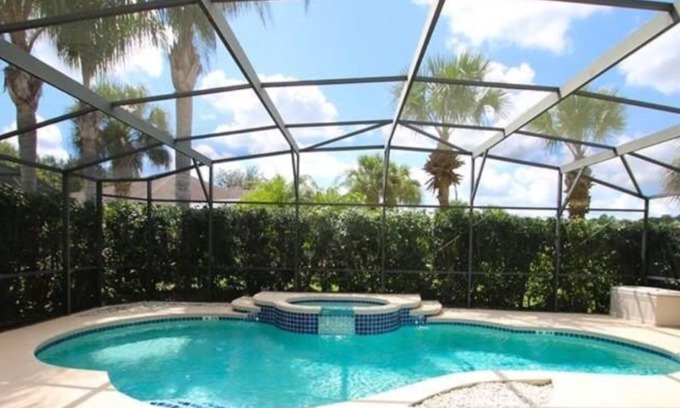 Calabay Parc Villa | UPDATED Modern 5 Bed 4.5 Bath~ South Facing Pool & Spa~15 Min to Disney