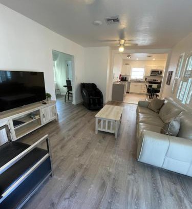 Sailboat Bend Apartment | Updated Modern House with Cozy Feel