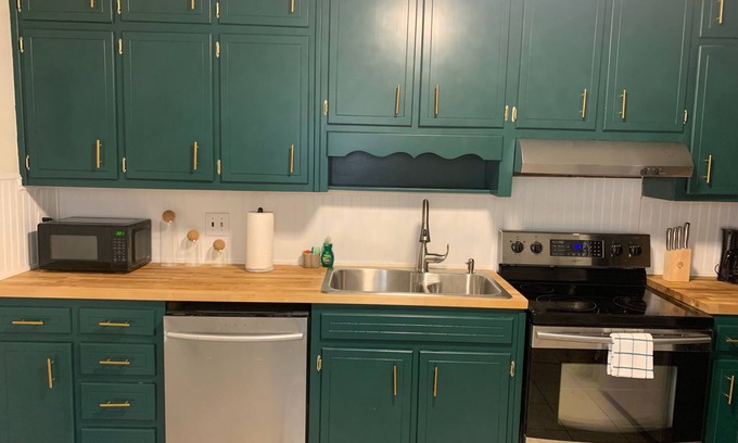 Lawrenceville House | Updated Modern Two Bedroom Home