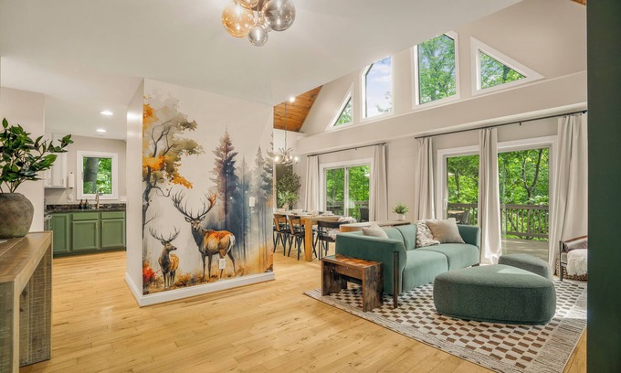 Laurel Ridge House | Updated Mtn House 2 Mins to Resort: 3King Beds, HotTub, Game room, Family & Pets