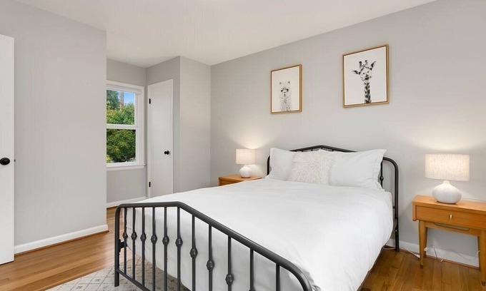 Shoreline House | Updated NE Seattle · 2BR · Yard · Near Light Rail