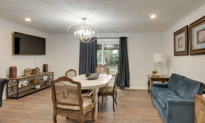 Greenwood Cottage | Updated North Greenwood Cottage < 1 Mi to Dtwn!