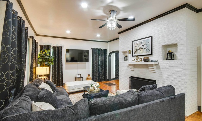 Greenwood Apartment | Updated North Greenwood Cottage < 1 Mi to Dtwn!