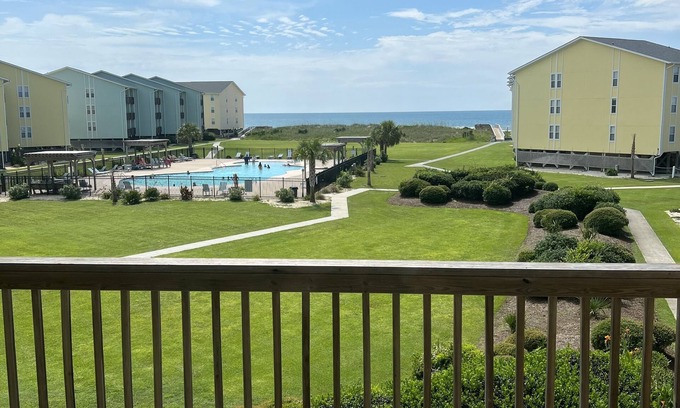 Surf City Condo | Updated Oceanview Surf City Condo with Pool and Private Beach access