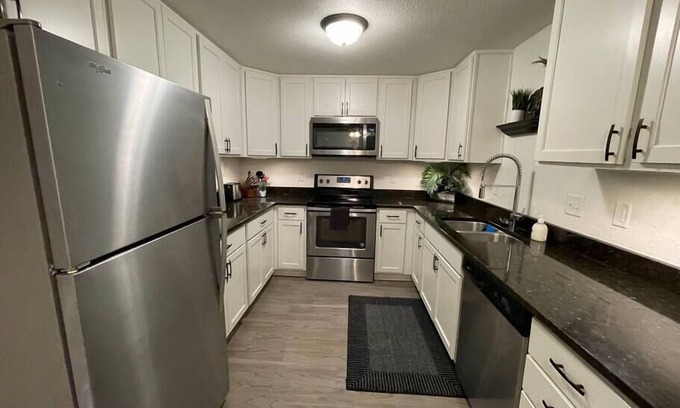 De Pere Apartment | Updated One Bedroom Apartment