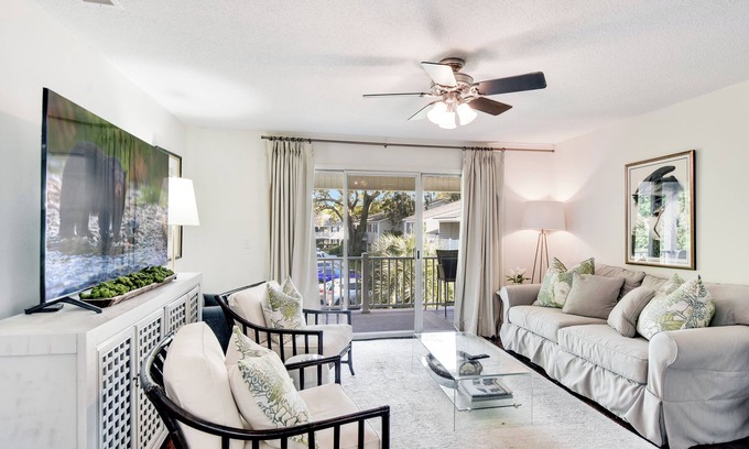 Demere Park Condo | Updated one bedroom condo in Ocean Walk w/washer and dryer!
