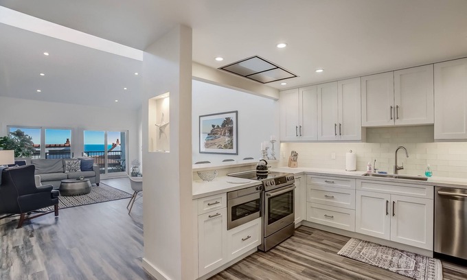 East Mesa Condo | Updated Penthouse! Steps from the sand at Leadbetter Beach, pool, spa, BBQ and more!