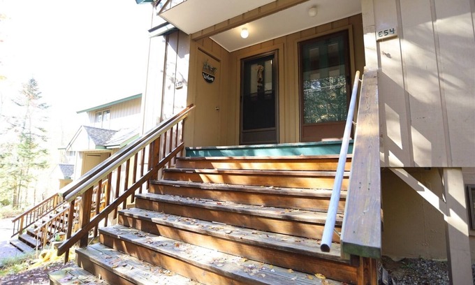 Waterville Valley Condo | Updated Pet Friendly Windsor Hill Condo in Waterville Valley Family Friendly Resort (WHE53V)