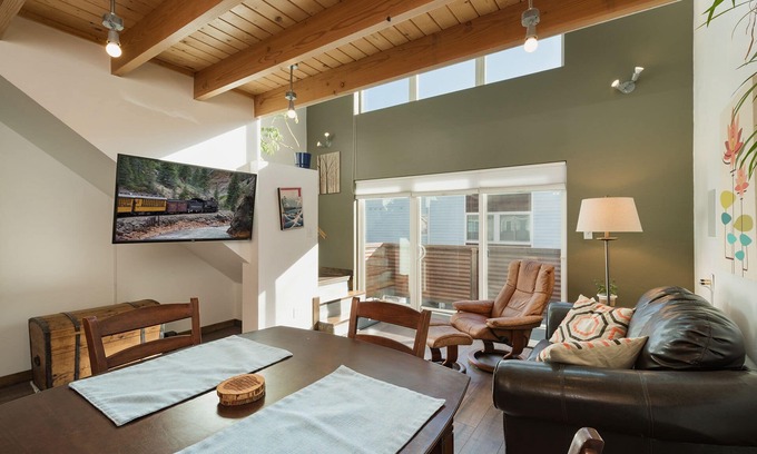 Historic Downtown Durango Condo | Updated Pet Friendly Condo - Walk to Main Street - Central AC