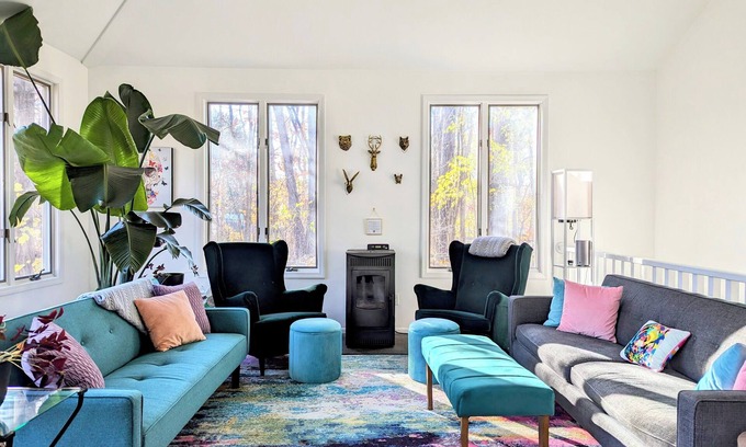 Stevensville House | Updated, private, comfortable and convenient 3BR on the Makers Trail