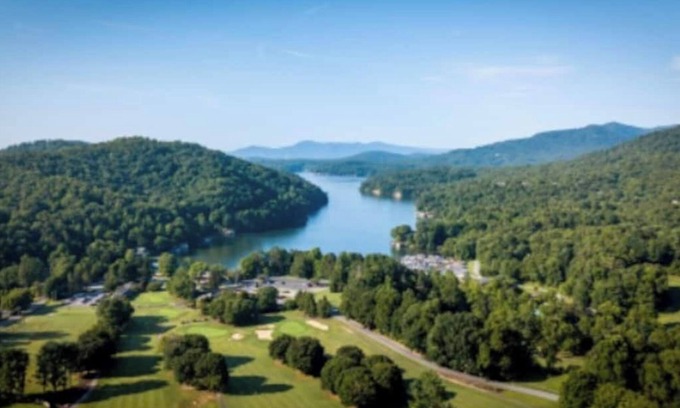 Lake Lure Condo | Updated Studio Condo at Rumbling Bald Resort