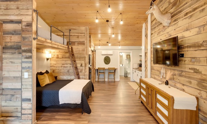 Tomahawk Apartment | Updated Studio on Harrison Hills Trails!